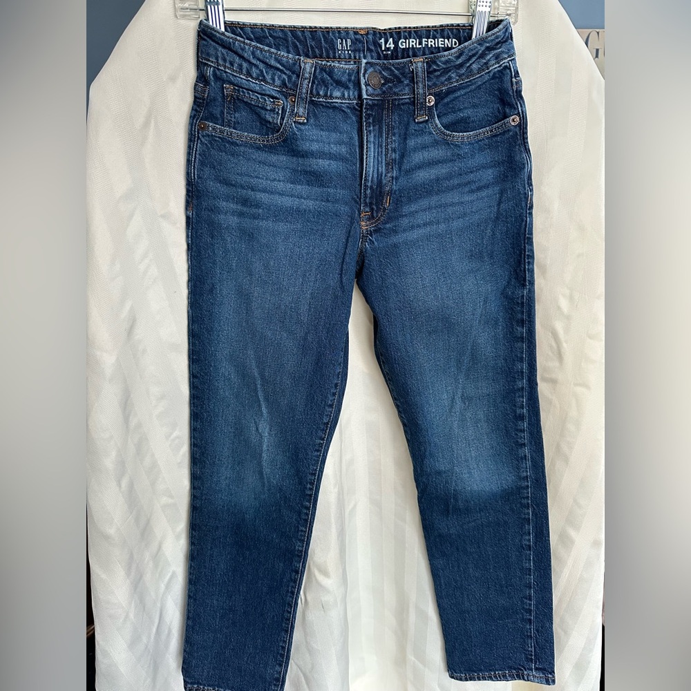 Gap Mid-Rise Girlfriend Jeans in Dark Wash (Girl’s Size 14). Great condition!